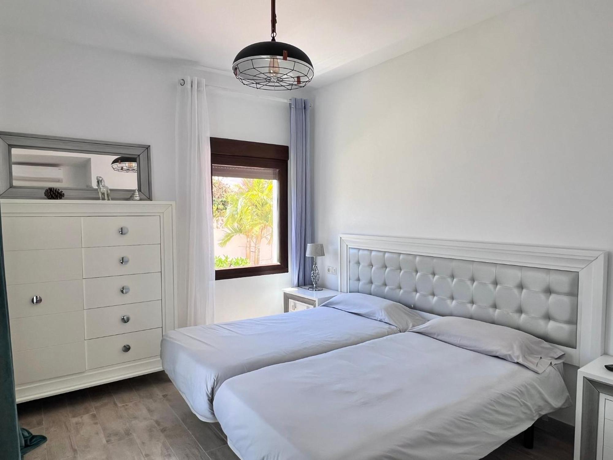Pirata Bungalow Sea Front Estepona Exterior photo