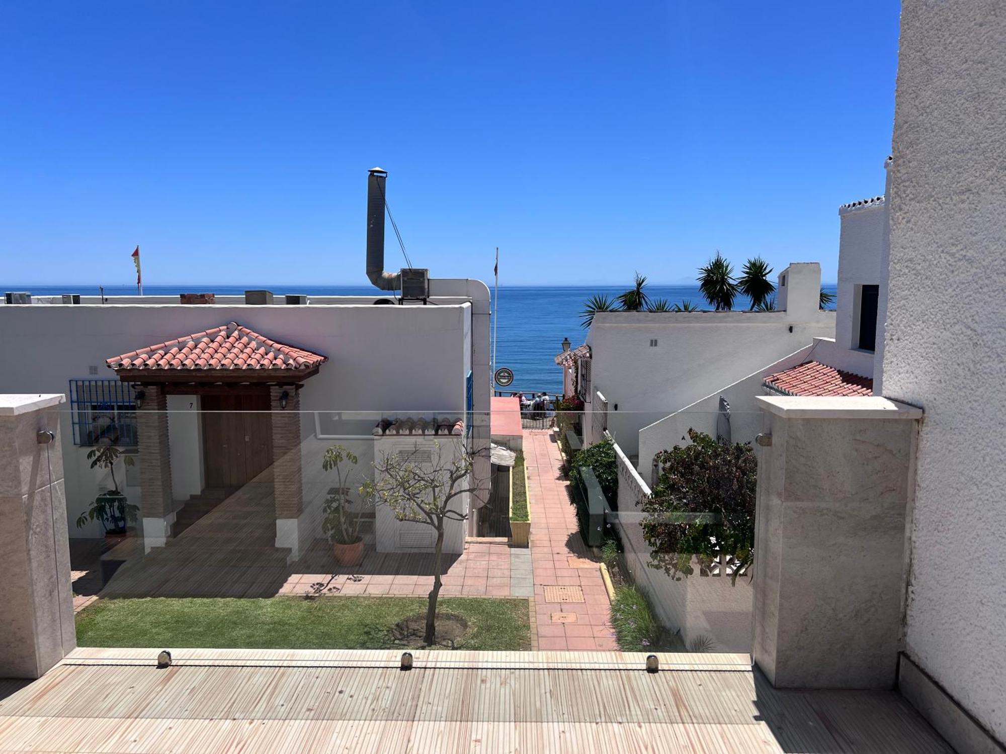 Pirata Bungalow Sea Front Estepona Exterior photo